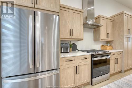 566 Lily Mac, Windsor, ON - Indoor Photo Showing Kitchen