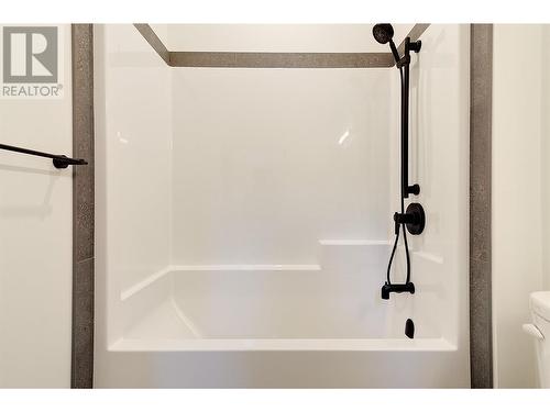 857 Kinnear Court, Kelowna, BC - Indoor Photo Showing Bathroom