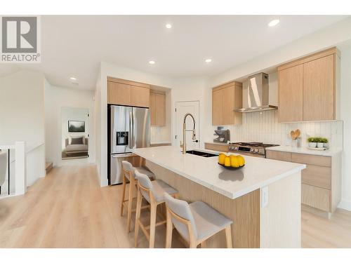 853 Kinnear Court, Kelowna, BC - Indoor Photo Showing Kitchen With Upgraded Kitchen