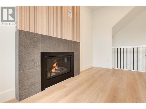 853 Kinnear Court, Kelowna, BC - Indoor Photo Showing Living Room With Fireplace