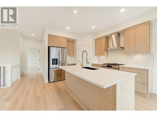 853 Kinnear Court, Kelowna, BC - Indoor Photo Showing Kitchen With Upgraded Kitchen