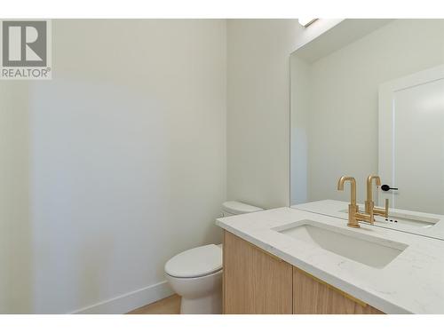 853 Kinnear Court, Kelowna, BC - Indoor Photo Showing Bathroom