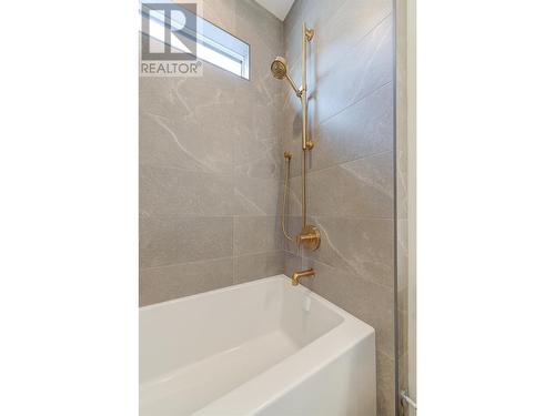 853 Kinnear Court, Kelowna, BC - Indoor Photo Showing Bathroom