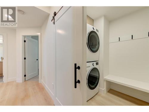 853 Kinnear Court, Kelowna, BC - Indoor Photo Showing Laundry Room