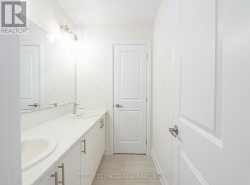 325 Mullighan Gardens, Peterborough (Northcrest), ON - Indoor Photo Showing Bathroom