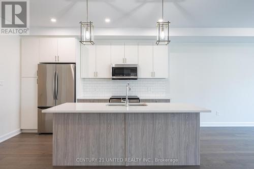 325 Mullighan Gardens, Peterborough (Northcrest), ON - Indoor Photo Showing Kitchen With Upgraded Kitchen