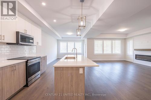 325 Mullighan Gardens, Peterborough (Northcrest), ON - Indoor Photo Showing Kitchen With Double Sink With Upgraded Kitchen