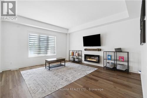 106 Spruce Crescent, Welland, ON - Indoor Photo Showing Living Room With Fireplace