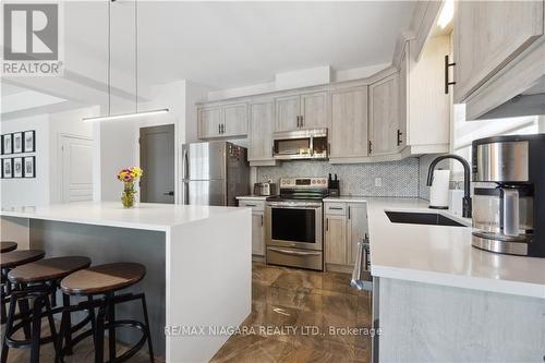 106 Spruce Crescent, Welland, ON - Indoor Photo Showing Kitchen With Upgraded Kitchen