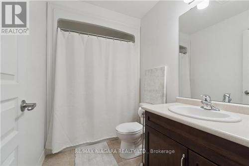 106 Spruce Crescent, Welland, ON - Indoor Photo Showing Bathroom