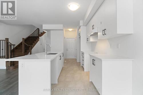 172 Eastbridge Avenue, Welland, ON - Indoor Photo Showing Kitchen