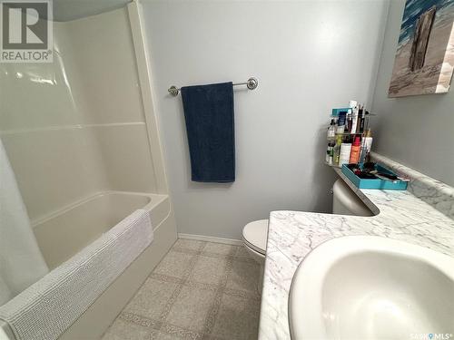 126 16Th Street, Battleford, SK - Indoor Photo Showing Bathroom