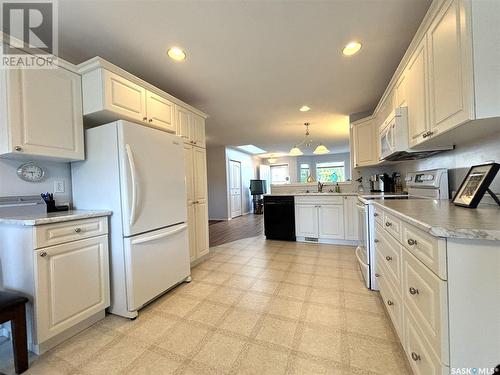 126 16Th Street, Battleford, SK - Indoor Photo Showing Kitchen