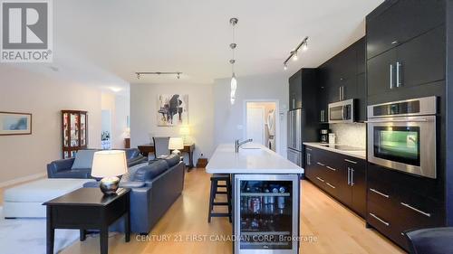 5 Oakwood Links Lane, Lambton Shores (Grand Bend), ON - Indoor Photo Showing Kitchen With Upgraded Kitchen