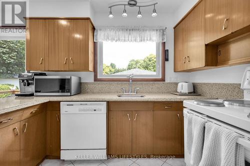 209 Irving Place, London, ON - Indoor Photo Showing Kitchen