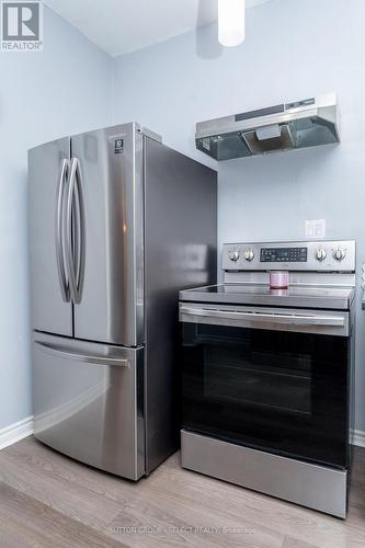 24 Hyla Street, London, ON - Indoor Photo Showing Kitchen