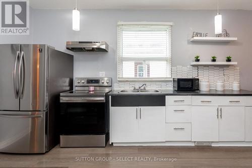 24 Hyla Street, London, ON - Indoor Photo Showing Kitchen With Double Sink