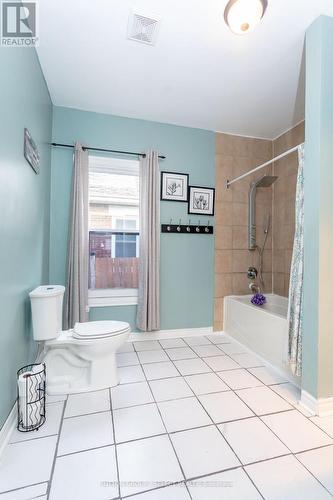 24 Hyla Street, London, ON - Indoor Photo Showing Bathroom