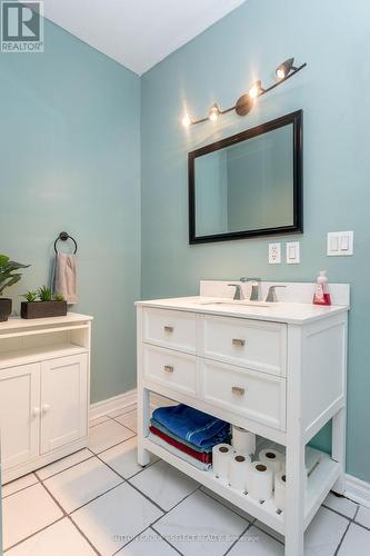 24 Hyla Street, London, ON - Indoor Photo Showing Bathroom