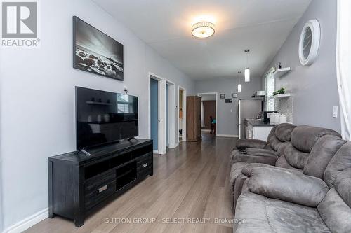 24 Hyla Street, London, ON - Indoor Photo Showing Living Room