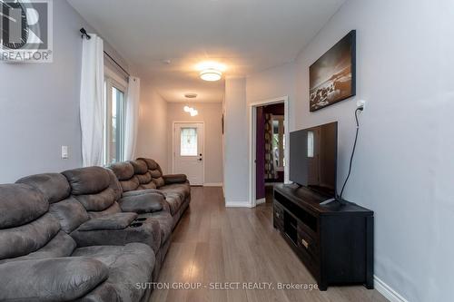 24 Hyla Street, London, ON - Indoor Photo Showing Living Room