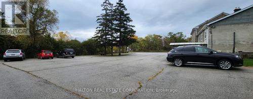 2437 Dundas Street W, Burlington, ON - Outdoor