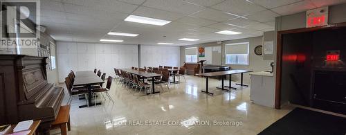 2437 Dundas Street W, Burlington, ON - Indoor