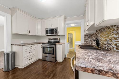 5419 Maple Street, Niagara Falls, ON - Indoor Photo Showing Kitchen With Double Sink