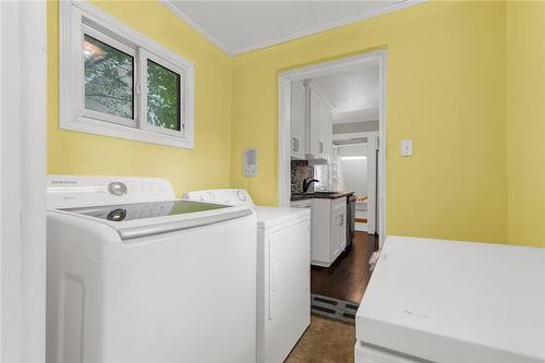 5419 Maple Street, Niagara Falls, ON - Indoor Photo Showing Laundry Room