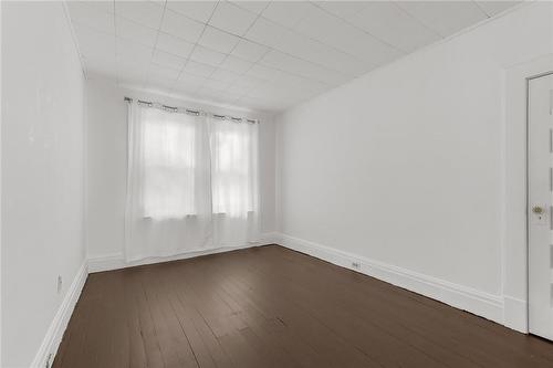 Bedroom 1 - 5419 Maple Street, Niagara Falls, ON - Indoor Photo Showing Other Room