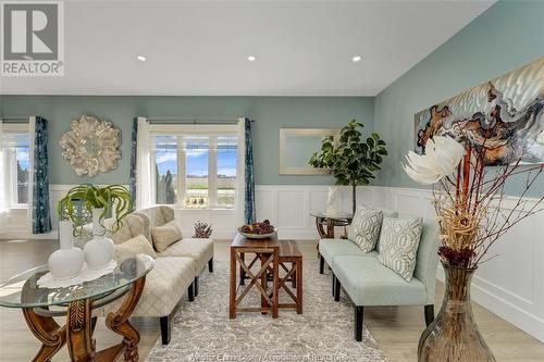 9900 Walker, Amherstburg, ON - Indoor Photo Showing Living Room