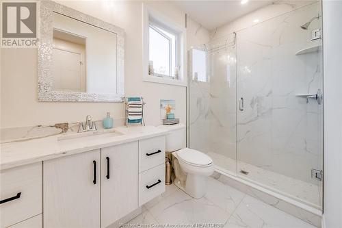 328 Benson Court, Amherstburg, ON - Indoor Photo Showing Bathroom