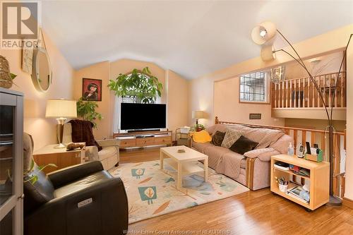 4661 Shadetree Crescent, Windsor, ON - Indoor Photo Showing Living Room