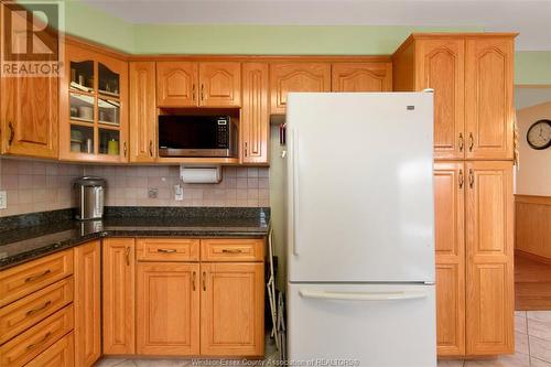 4661 Shadetree Crescent, Windsor, ON - Indoor Photo Showing Kitchen