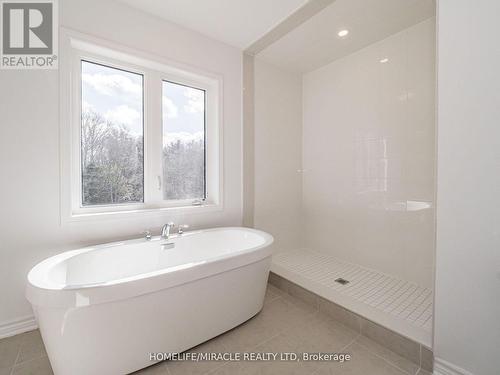 28 Dyer Crescent, Bracebridge, ON - Indoor Photo Showing Bathroom