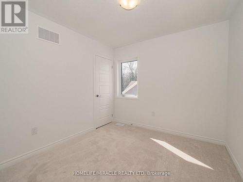 28 Dyer Crescent, Bracebridge, ON - Indoor Photo Showing Other Room