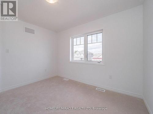 28 Dyer Crescent, Bracebridge, ON - Indoor Photo Showing Other Room