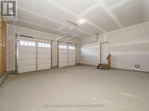 28 Dyer Crescent, Bracebridge, ON - Indoor Photo Showing Garage