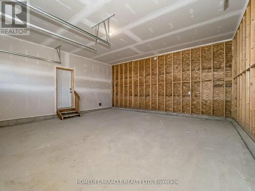 28 Dyer Crescent, Bracebridge, ON - Indoor Photo Showing Garage