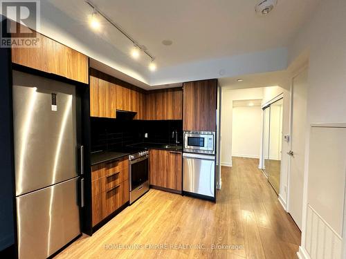 2013 - 501 Yonge Street, Toronto (Bay Street Corridor), ON - Indoor Photo Showing Kitchen