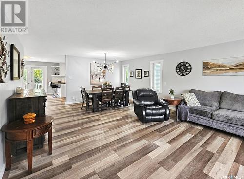 519 Palliser Drive, Swift Current, SK - Indoor Photo Showing Living Room