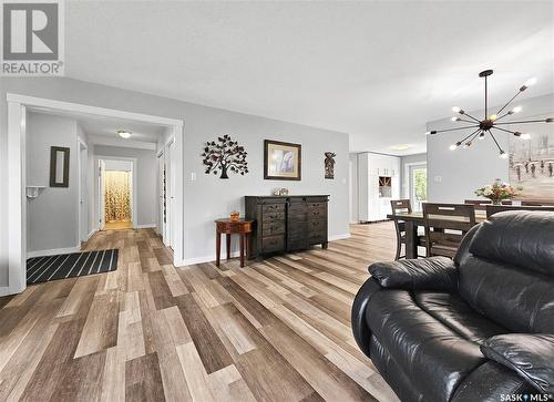 519 Palliser Drive, Swift Current, SK - Indoor Photo Showing Living Room