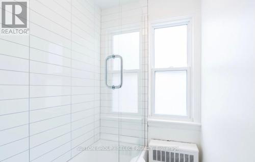 100 Barton Street, London, ON - Indoor Photo Showing Bathroom