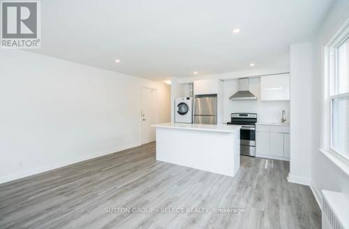 100 Barton Street, London, ON - Indoor Photo Showing Kitchen