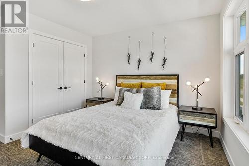 2583 Buroak Drive, London, ON - Indoor Photo Showing Bedroom