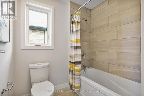 2583 Buroak Drive, London, ON - Indoor Photo Showing Bathroom