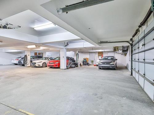 Garage - 3-925 Rue Oscar-Benoît, Montréal (Rivière-Des-Prairies/Pointe-Aux-Trembles), QC - Indoor Photo Showing Garage