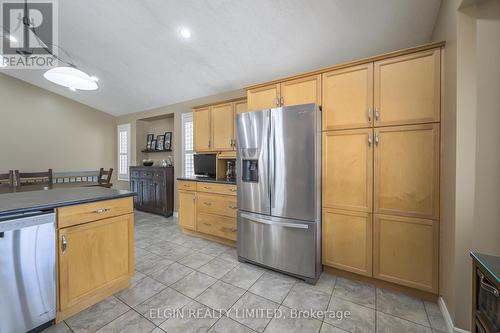 15 Hummingbird Lane, St. Thomas, ON - Indoor Photo Showing Kitchen