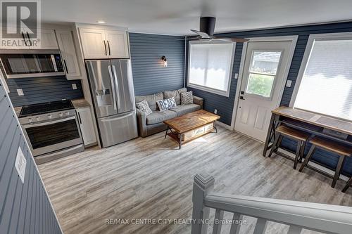 417A Edith Cavell Boulevard, Central Elgin (Port Stanley), ON - Indoor Photo Showing Kitchen