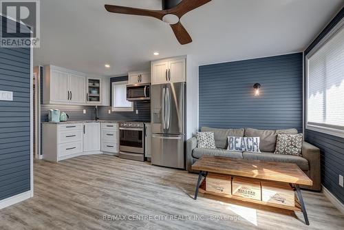 417A Edith Cavell Boulevard, Central Elgin (Port Stanley), ON - Indoor Photo Showing Kitchen With Upgraded Kitchen